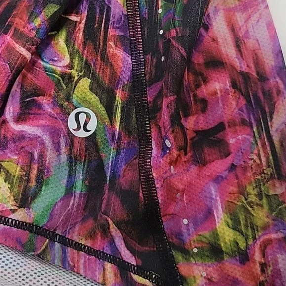 Lululemon Run Train Tee - Picture 9 of 9